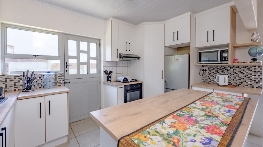 3 Bedroom Property for Sale in Struisbaai Western Cape